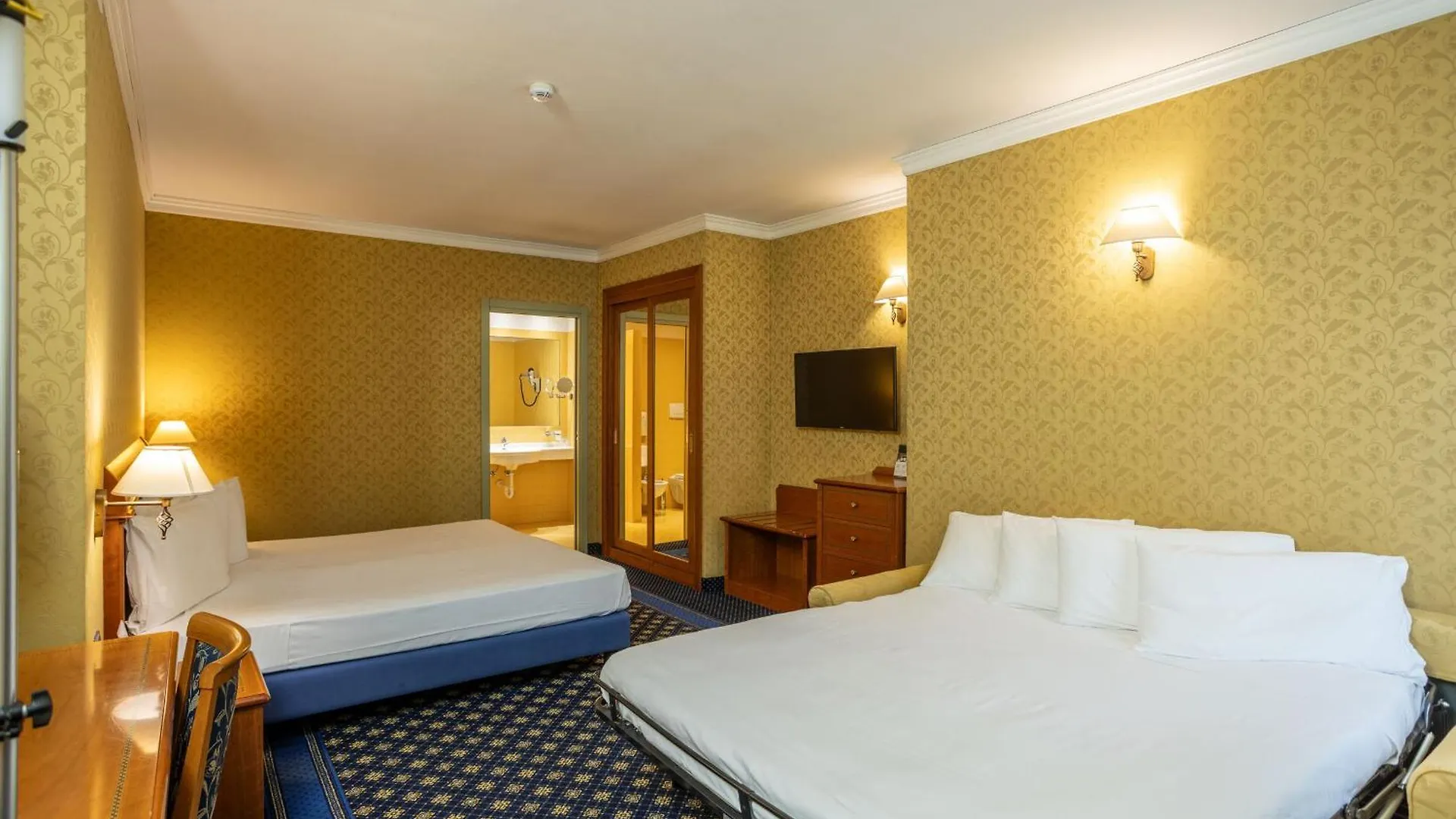 Hotel Ovest Plasencia Italia