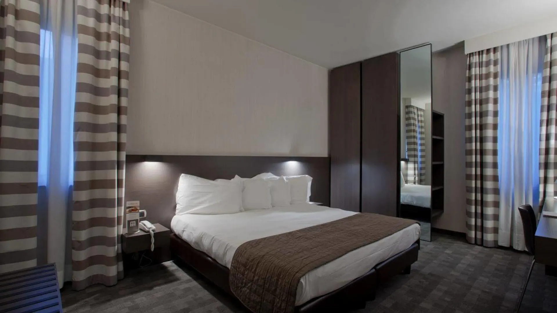 Hotel Ovest Piacenza 4*,