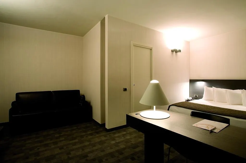Hotel Ovest Piacenza 4*,
